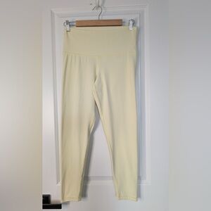 Aritzia TnAction TnaBUTTER Cheeky Hi-Rise Legging Butter Yellow Size Large